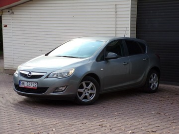 Opel Astra J Hatchback 5d 1.6 Twinport ECOTEC 115KM 2010 Opel Astra KLIMATYZACJA, zdjęcie 3