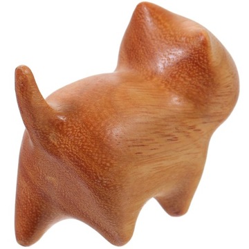 Деревянная резьба по коту в доме акцентирует животный декор