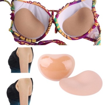 Бюстгальтер пуш-ап с подушечками и бюстгальтером-бикини.