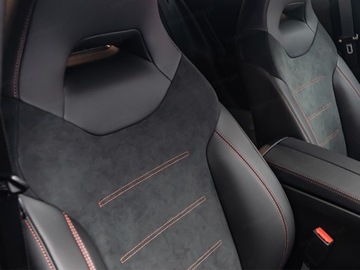 Mercedes CLA C118/X118 Coupe Facelifting 1.3 200 163KM 2025 MERCEDES-BENZ CLA 200 AMG Line Sedan 1.3 (163KM) 2025, zdjęcie 4