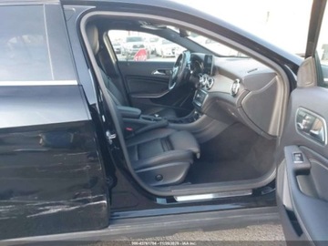 Mercedes GLA I 2018 Mercedes-Benz GLA 2018 r., 2,0L 4 MATIC 2.0 Benzyna 208KM, zdjęcie 8