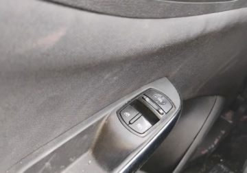 Opel Corsa E Hatchback 3d 1.4 Twinport 90KM 2015 Opel Corsa 022016r, 1.4 Benzyna. Uszkodzona. Poobijany. Jezdzi. 1.4 90KM, zdjęcie 9