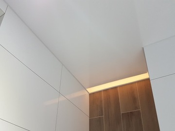 1м² Белая глянцевая фольга L303
