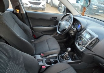 Hyundai i30 I CW Facelifting 1.6 CRDi 90KM 2012 Hyundai i30 Przeglad i ubezpieczenie do Sierpnia. 1.6 Diesel 90KM, zdjęcie 3