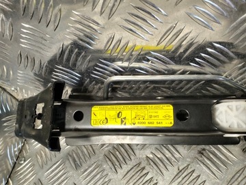 ZVEDÁK RENAULT CLIO III MODUL 8200682541