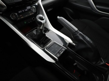 Mitsubishi Eclipse Cross SUV 1.5 T 163KM 2018 Mitsubishi Eclipse Cross kamera grzane fotele hak, zdjęcie 26