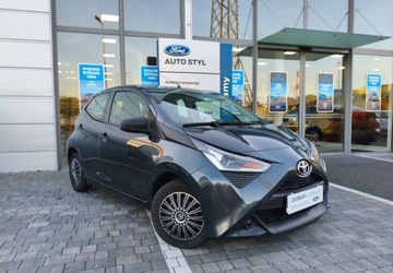 Toyota Aygo II Hatchback 3d Facelifting 1.0 VVT-i 72KM 2019 Toyota Aygo Toyota Aygo 1.0 VVT-i Black Edition Benzyna 72KM, zdjęcie 1