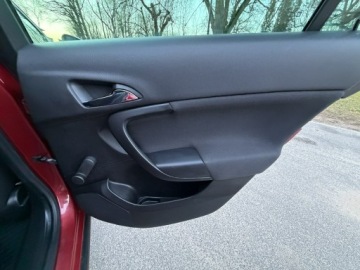 Opel Insignia I Sports Tourer 2.0 CDTI ECOTEC 160KM 2009 Opel Insignia Cosmo Sport Tour 2.0 CDTI 160KM Navi, zdjęcie 23