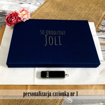 Коробка из ткани темно-синего цвета для фотографий 13x18, вмещает до 50 фотографий.