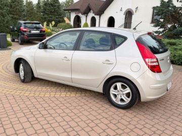 Hyundai i30 I CW Facelifting 1.4 DOHC 109KM 2011 Hyundai i30 1.4109KMKlima-auto 5d HB 128tys.km 1.4 Benzyna, zdjęcie 1