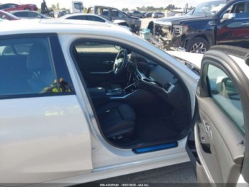 BMW Seria 3 G20-G21 2023 BMW Seria 3 330E 2023 2.0l 2.0 Hybryda 180KM, zdjęcie 9