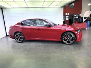 Alfa Romeo Giulia II Sedan Facelifting 2023 2.0 GME Turbo 280KM 2025 ALFA ROMEO Giulia Turbo Veloce Q4 Sedan 2.0 (280KM) 2025, zdjęcie 3