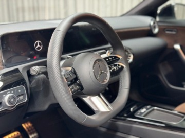 Mercedes CLA C118/X118 Coupe Facelifting 1.3 200 163KM 2025 MERCEDES-BENZ CLA 200 AMG Line Sedan 1.3 (163KM) 2025, zdjęcie 5
