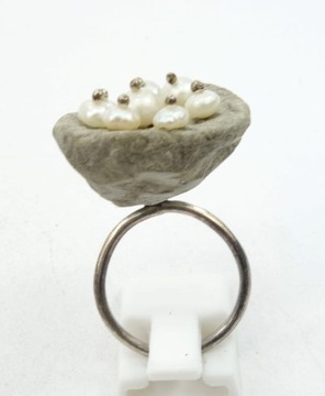 Artystyczny srebrny wysoki pierścionek z perłami srebro