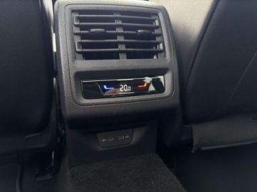 Volkswagen Golf VIII Variant 2.0 TDI 150KM 2022 Volkswagen Golf R-Line Black Matrix Panorama ACC Side Assist FV23 ASO, zdjęcie 32