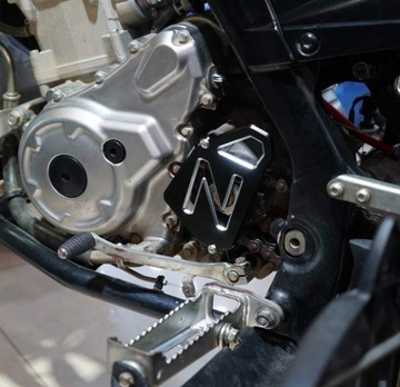 NICECNC Черная крышка цепи двигателя звездочки коробки передач Yamaha