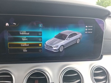 Mercedes Klasa E W213 Limuzyna Facelifting 2.0 220d 200KM 2023 Mercedes-Benz E 220 AMG Line/Ambient/9G-TRONIC/Adv, zdjęcie 25