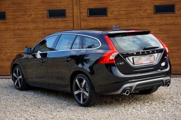 Volvo V60 I Kombi Facelifting 2.0 D4 DRIVE-E 190KM 2018 VOLVO V60 D4 190KM GEARTRONIC R-DESIGN, CZARNA PERŁA, BI-XENON, ALCANTARA !, zdjęcie 8
