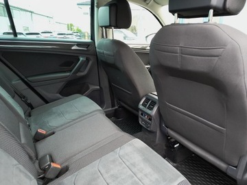 Volkswagen Tiguan II SUV Facelifting 2.0 TSI 190KM 2022 Volkswagen Tiguan benzyna, automatyczna, napęd 4x4, zdjęcie 24