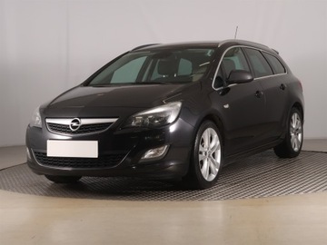 Opel Astra J Sports Tourer 1.7 CDTI ECOTEC 110KM 2011 Opel Astra 1.7 CDTI, Klima, Klimatronic, Tempomat, zdjęcie 1
