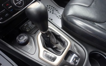 Jeep Cherokee V Terenowy 2.0 MJD 170KM 2014 Jeep Cherokee 2.0Mjet 170KM 4x4 4WD LIMITED Full opcja Zero korozji Niski, zdjęcie 24