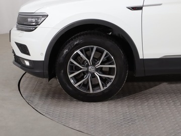 Volkswagen Tiguan Allspace SUV 2.0 TSI 190KM 2019 VW Tiguan Allspace 2.0 TSI, Salon Polska, zdjęcie 13