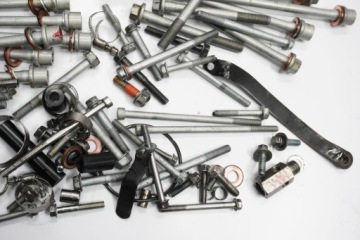 KAWASAKI Z1000 14-19 КОМПЛЕКТ БОЛТОВ КРЕПЛЕНИЯ ДВИГАТЕЛЯ