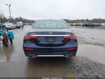 Mercedes Klasa E W214 2023 Mercedes-Benz Klasa E 2023 r., E350 4 MATIC 2.0 Benzyna 255KM, zdjęcie 4