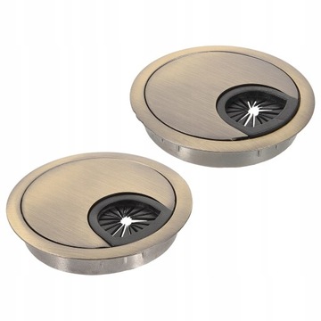 Металлическая крышка отверстия для кабеля.