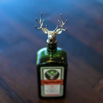 Бутылки виски с винным ликером Deer Head