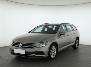 Volkswagen Passat B8 Variant 2.0 TDI BlueMotion SCR 150KM 2019 VW Passat 2.0 TDI, Salon Polska, 1. Właściciel, zdjęcie 1