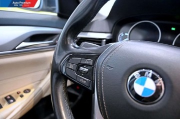 BMW Seria 5 G30-G31 Limuzyna 520d 190KM 2017 BMW Seria 5 520dLED Fog LightsActive GuardPark Distance ControlDywaniki, zdjęcie 4