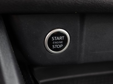 Nissan Qashqai III Crossover 1.3 DIG-T MHEV 158KM 2022 Nissan Qashqai 1.3 DIG-T MHEV, Salon Polska, zdjęcie 17