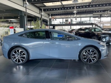 Toyota Prius V (XW60) 2.0  Hybrid Dynamic Force Plug-in 223KM 2025 Od ręki - Prestige 2.0 Hybrid Plug-in 223KM | Podgrzewane fotele!, zdjęcie 2