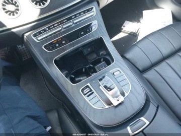 Mercedes Klasa E W213 2022 Mercedes-Benz Klasa E 2022 MERCEDES-BENZ E 450 3.0 Benzyna 362KM, zdjęcie 13