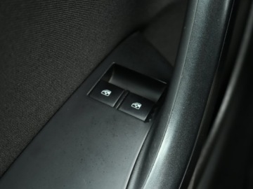 Opel Astra J Hatchback 5d 1.4 Twinport ECOTEC 100KM 2010 Opel Astra 1.4 16V, GAZ, Klima, Parktronic, zdjęcie 15