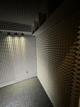 Самоклеящаяся акустическая пенопластовая пирамидка 6 см - Идеально подходит для студии и комнаты.