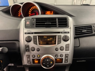 Toyota Verso Minivan 1.8 Valvematic 147KM 2010 Toyota Verso rodzinne 7 osobowe auto w automacie 1.8 benzyna bezwypadkowy, zdjęcie 38