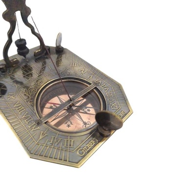 Ретро солнечные часы с компасом