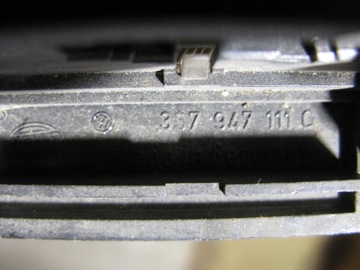 LAMPA OSVĚTLENÍ KABINY VW PASSAT B3 B4 TRANSPORTER T4 SHARAN 357947111C