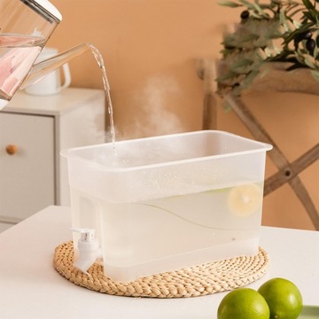 Диспенсер для напитков для холодильника емкостью 4 литра, в плотном сером цвете.