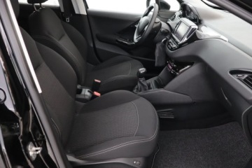 Peugeot 208 I Hatchback 5d Facelifting 1.2 PureTech 82KM 2017 Peugeot 208 1.2 PureTech, Klima, Klimatronic, zdjęcie 8
