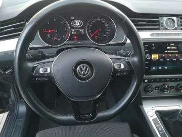 Volkswagen Passat B8 Variant 2.0 TDI BlueMotion SCR 150KM 2018 Volkswagen Passat 2.0 TDI 150KM Klimtron Navi, zdjęcie 13