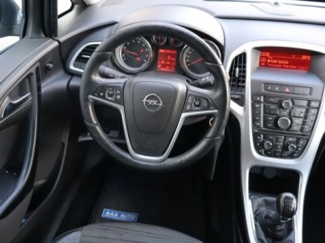 Opel Astra J Sports Tourer Facelifting 1.4 Turbo ECOTEC 140KM 2014 Opel Astra 1.4 T, Klima, Klimatronic, Tempomat, zdjęcie 6