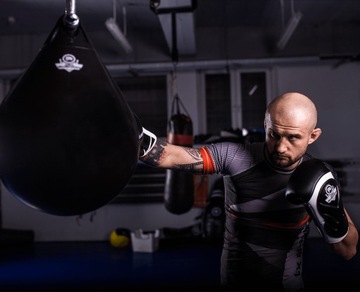 Боксерские перчатки весом 10 унций с системой защиты запястий