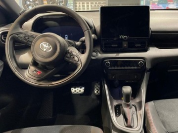 Toyota Yaris IV Hatchback Facelifting 1.5 Hybrid Dynamic Force 130KM 2026 Od ręki - GR Sport 1.5 Hybrid 130KM | Podgrzewane fotele!, zdjęcie 5