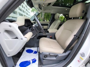 Land Rover Defender IV (L663) 90 3.0 i6P 400KM 2023 LANDROVER DEFENDER SE 110 P300AWD, 2.0l benzyna 300KM Przebieg 32,064km, zdjęcie 4