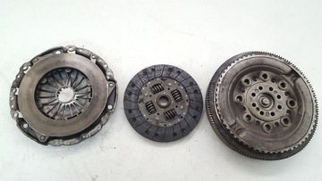 KOLO DVOUHMOTNÉ SPOJKA MERCEDES W203 1,8