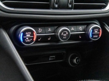 Alfa Romeo Giulia II Sedan Facelifting 2023 2.9 GME Bi-Turbo  520KM 2025 ALFA ROMEO Giulia 2.9 V6 Quadrifoglio Sedan (520KM) 2025, zdjęcie 9