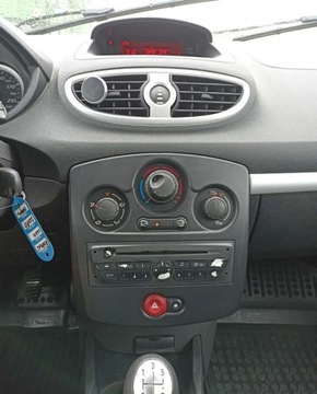 Renault Clio III Hatchback 5d 1.2 i 16V 75KM 2010 Renault Clio Renault Clio, zdjęcie 8